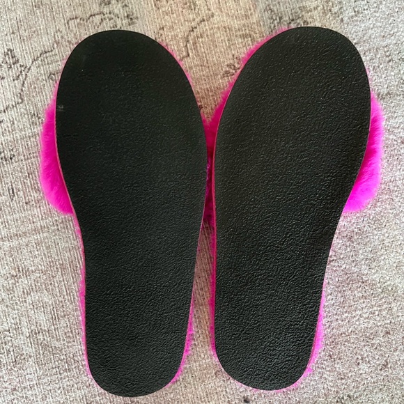 Generation Love Pink Slippers. Never worn. Size S (US 5-7). - Picture 2 of 2